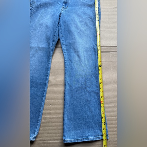Levi's Women's Classic Bootcut Jeans Mid Rise Size 14 Side Embroidered - Picture 5 of 13
